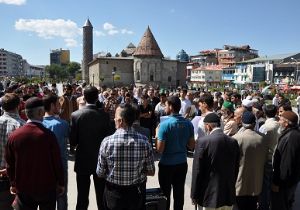Alçak saldırıya protesto